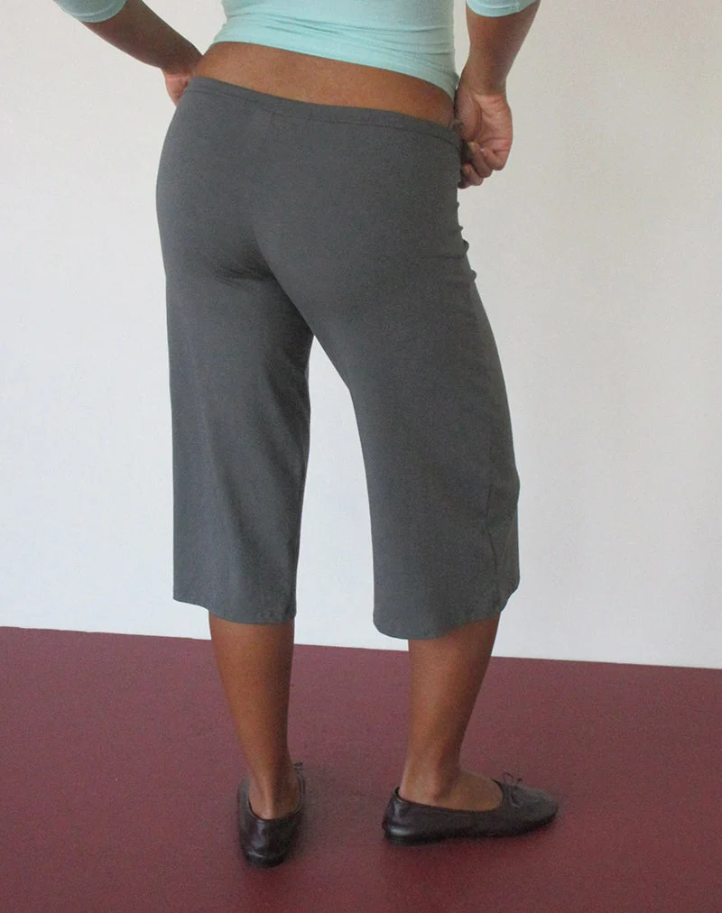Mino Capri-Hose in Anthrazit mit cremefarbener Einfassung