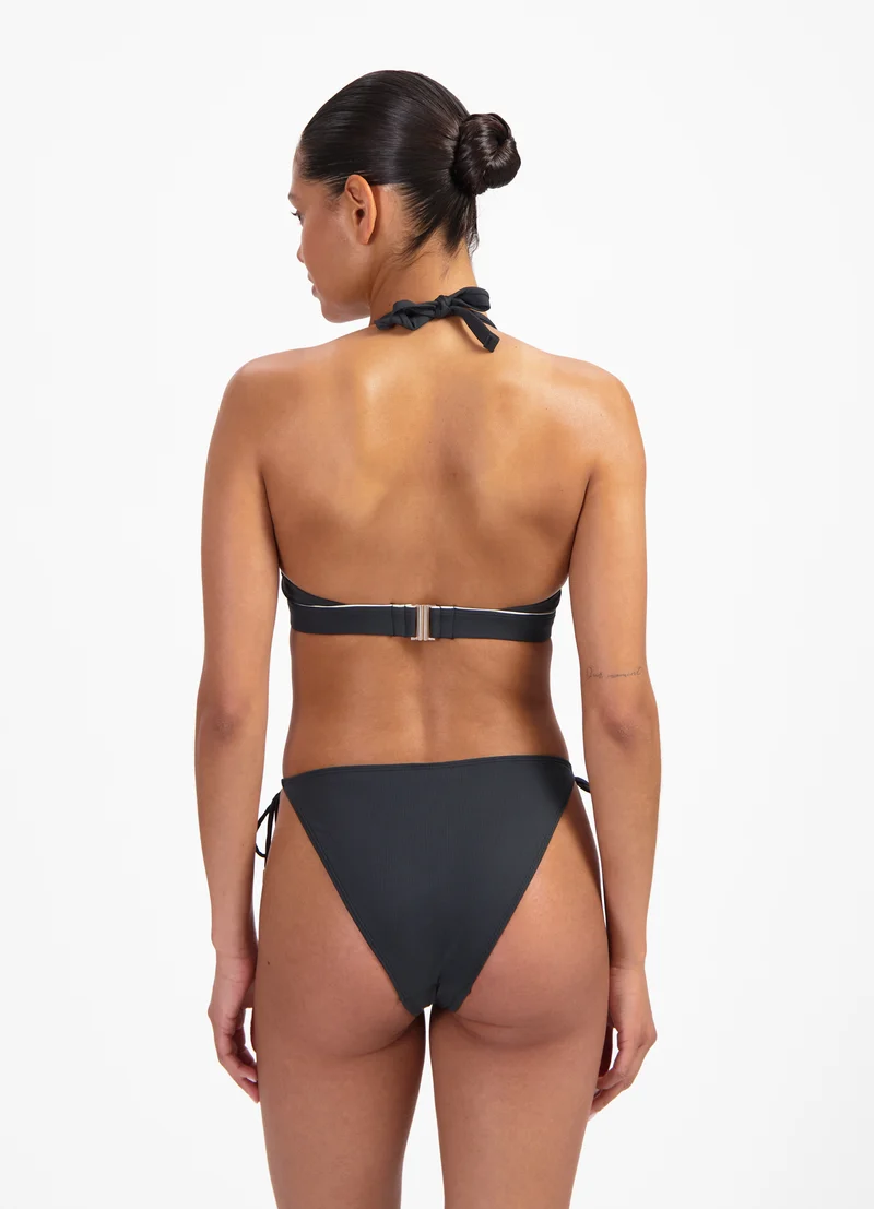 Vanilla & Black halter bikinitop met beugel