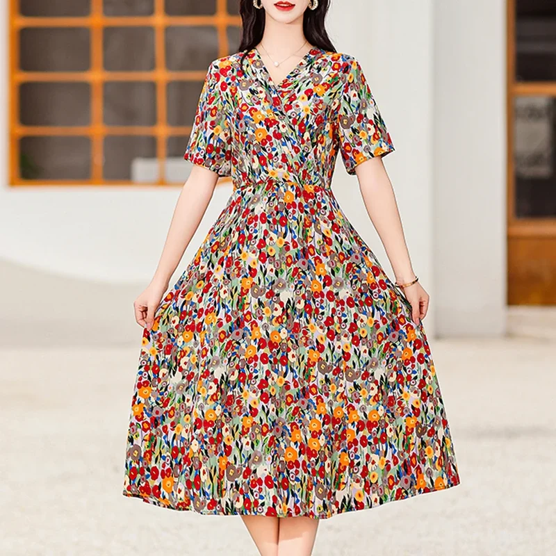 Verleihen Sie Ihrem Stil mit unserem eleganten Sommerkleid mit Blumenmuster das gewisse Etwas