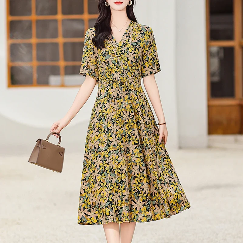 Verleihen Sie Ihrem Stil mit unserem eleganten Sommerkleid mit Blumenmuster das gewisse Etwas