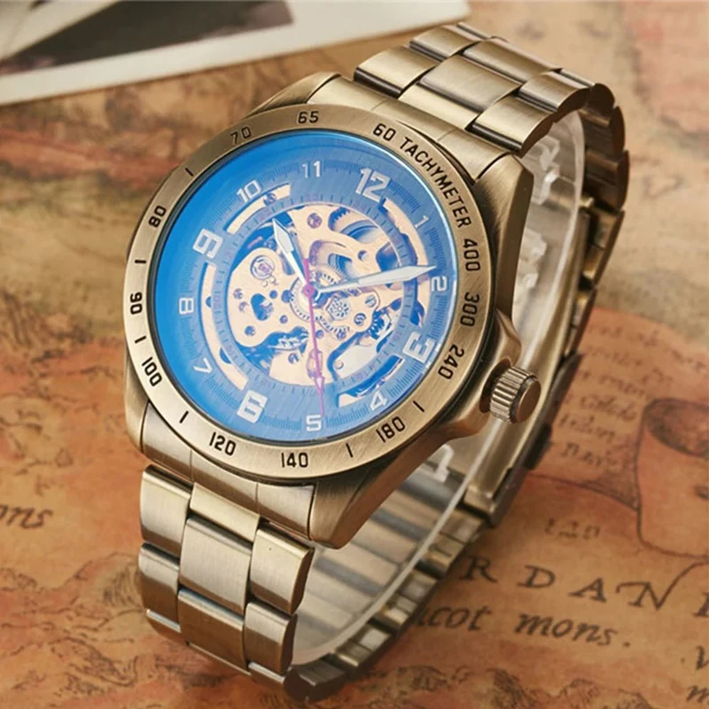 Verleihen Sie Ihrem Stil mit der wasserdichten mechanischen Herrenuhr das gewisse Extra.