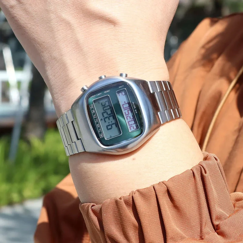 Retro-Digitaluhr für Herren mit Dual-Display, Edelstahlarmband und Hintergrundbeleuchtung
