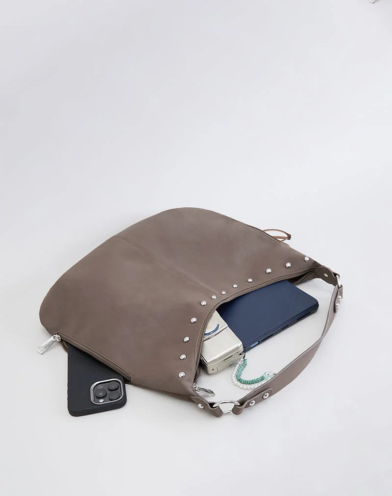 Große braune Tasche mit Nieten