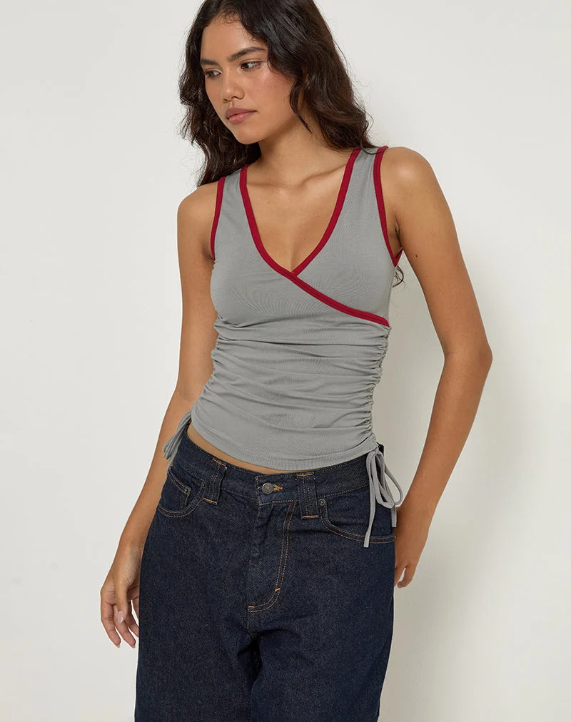 Laird Wrap Top in Grau mit roter Adrenalin-Bindung