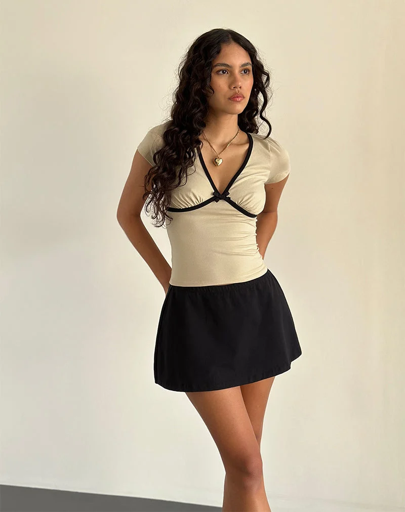 Tasina Top in Kokosnussmilch mit schwarzer Bindung