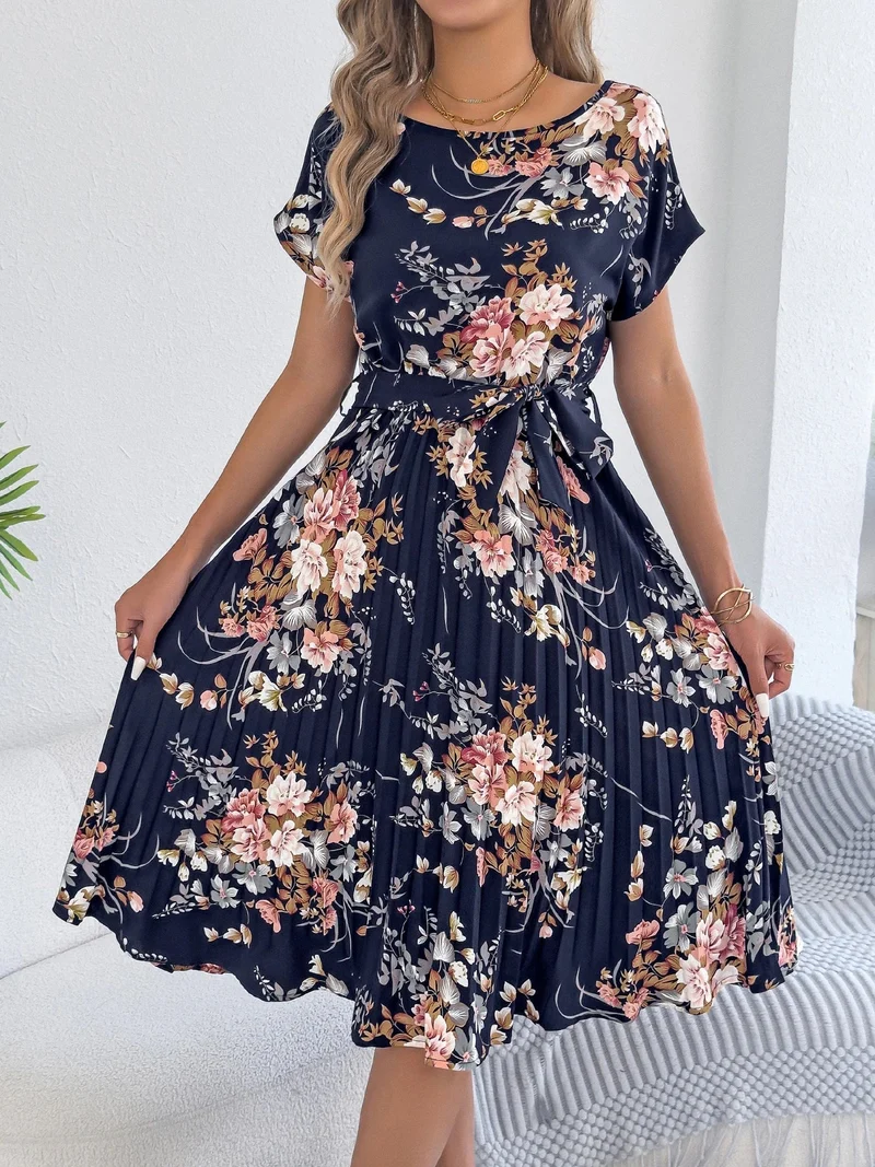 Schickes Retro-Sommerkleid mit Blumenmuster für mühelosen Stil
