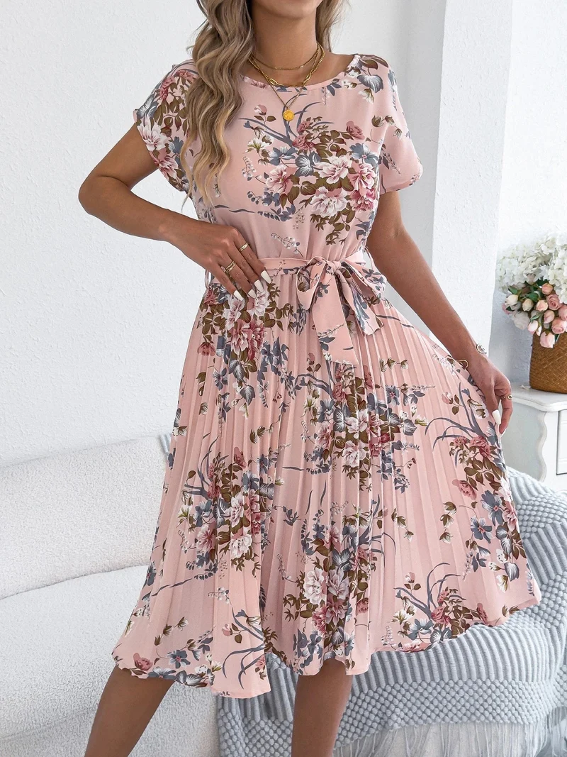 Schickes Retro-Sommerkleid mit Blumenmuster für mühelosen Stil