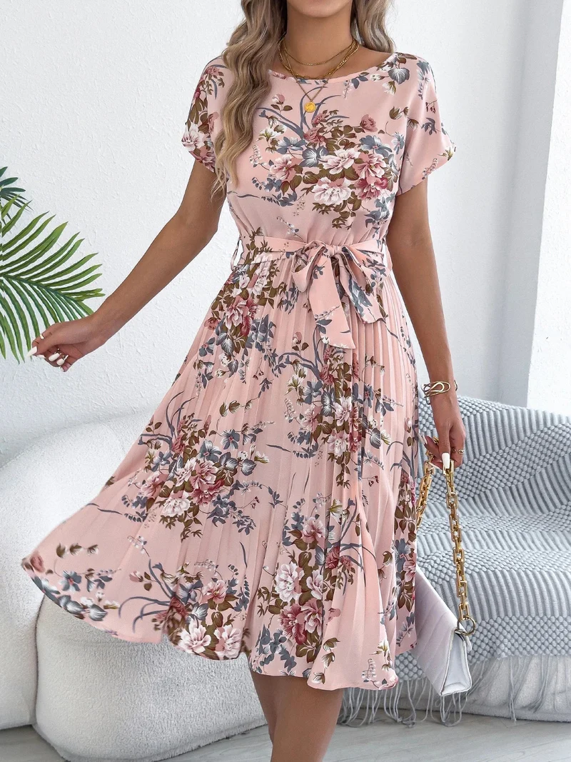 Schickes Retro-Sommerkleid mit Blumenmuster für mühelosen Stil
