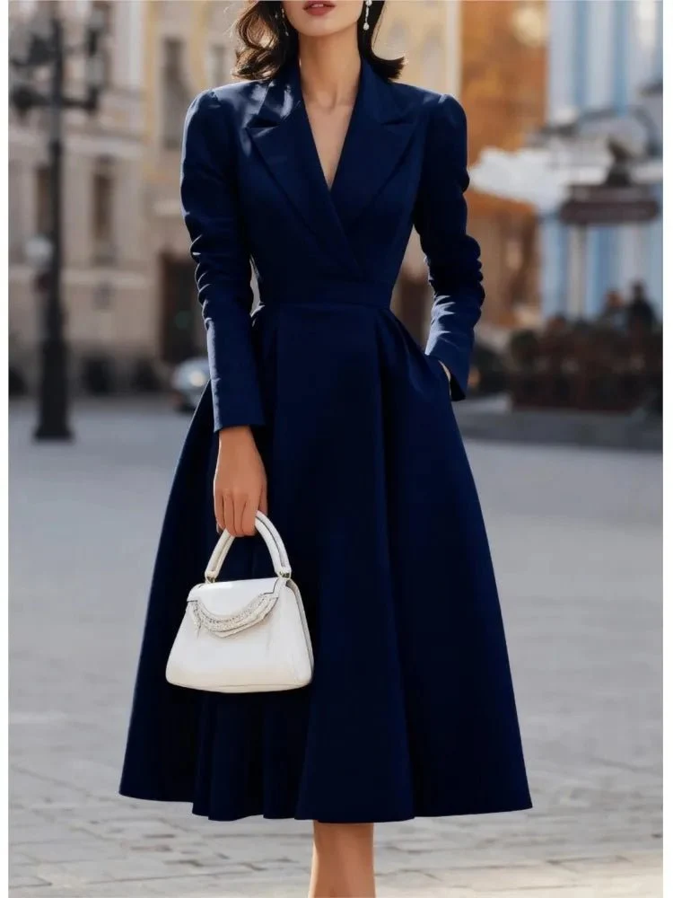 Unterstreichen Sie Ihre Eleganz mit unserem lässigen Maxikleid mit langen Ärmeln