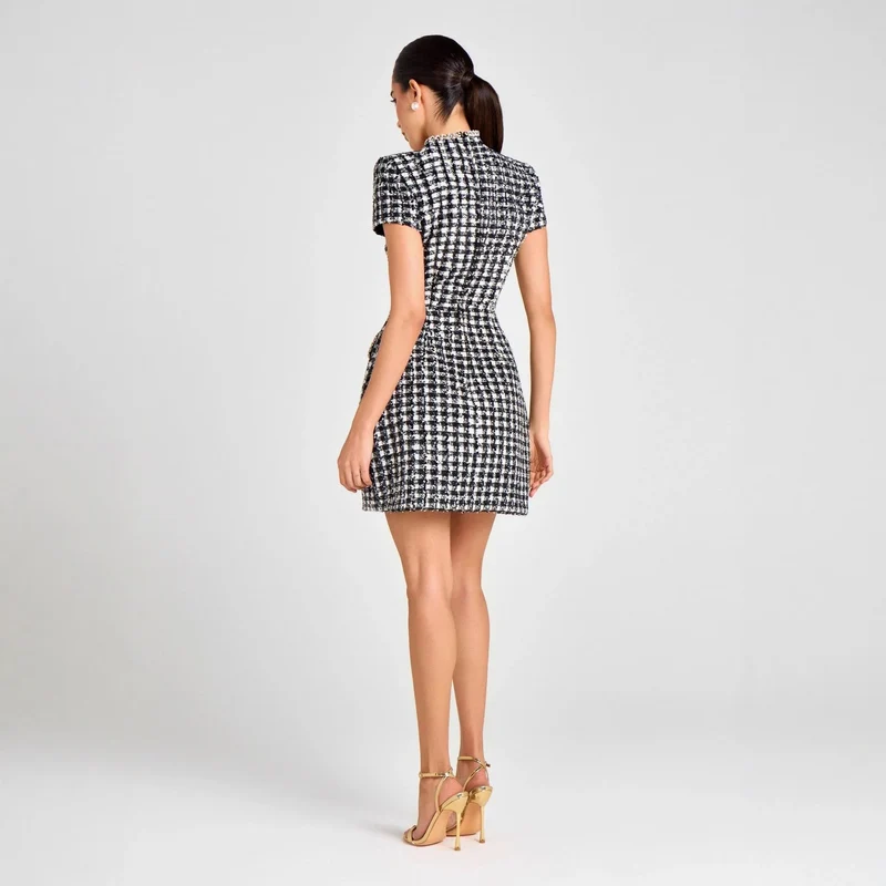 Schickes schwarz-weiß kariertes Minikleid für mühelose Eleganz