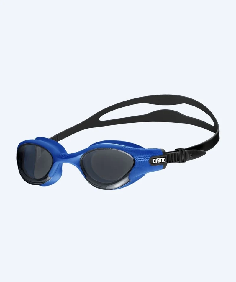 Arena Schwimmbrille für Freizeitschwimmer - The One Plus - Dunkelblau/Schwarz (Smoke Scheiben)