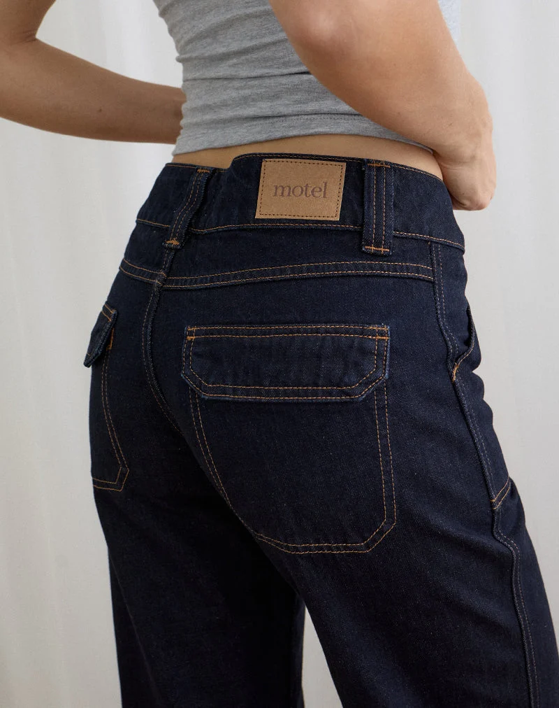 Cargo-Jeans mit niedriger Leibhöhe und lockerer Passform in Indigo