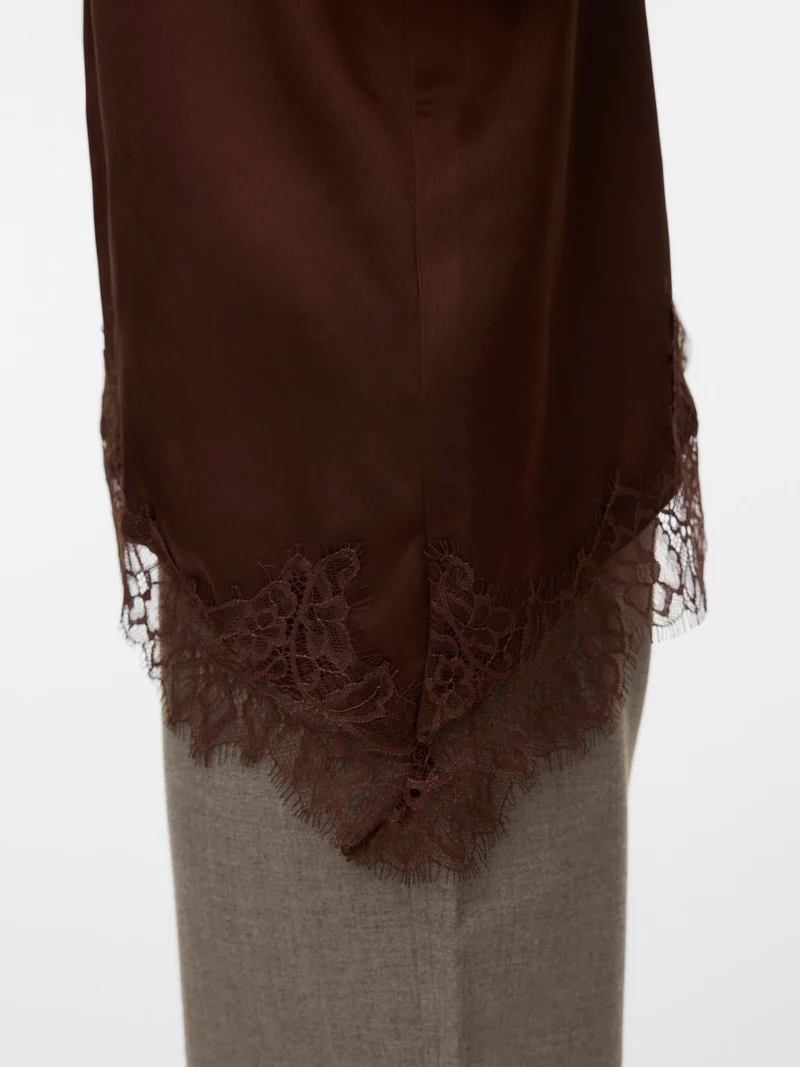 VMNOVI LACE SINGLET