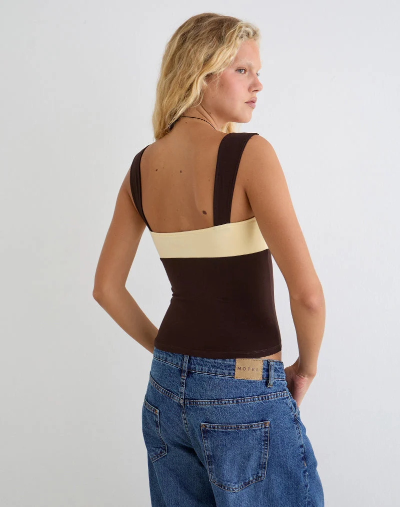 „Lure Top“ aus Rayon-Jersey in den Farben „Bitter Chocolate“ und „Lemon Yellow“