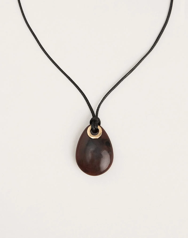 Schwarze Kordelkette mit ovalem Anhänger
