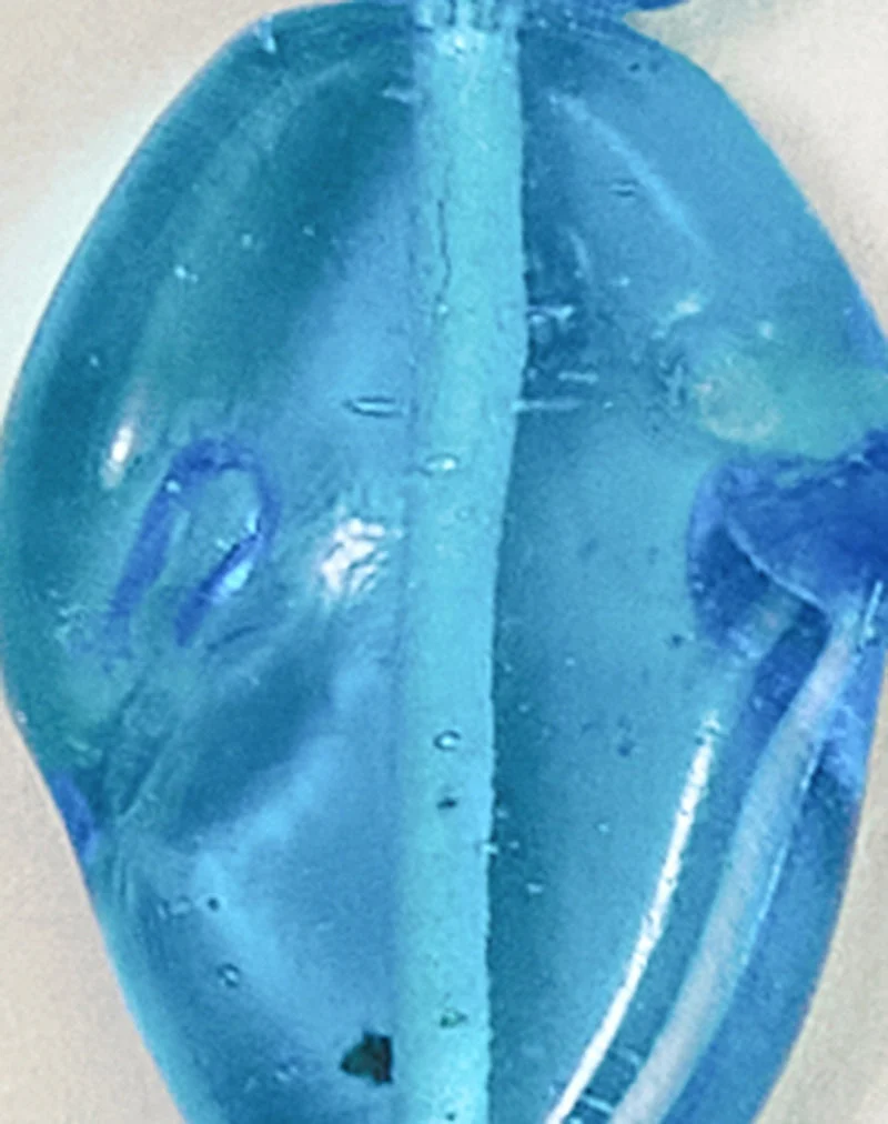 Halskette aus blauen Glasperlen