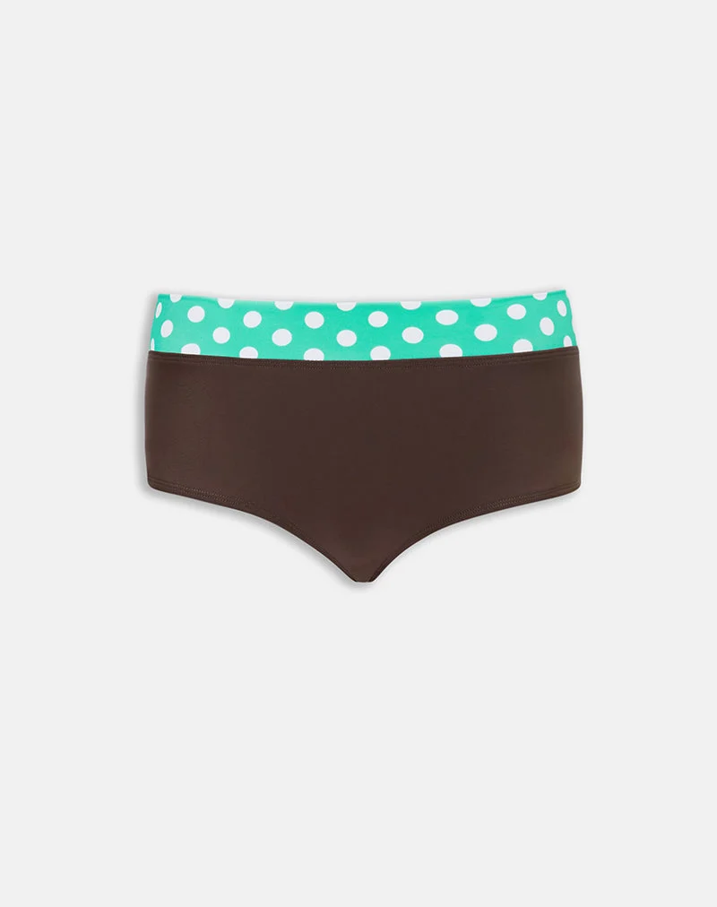 Rhaena-Badeshorts in Braun mit mittelgroßen grünen Polka-Punkten