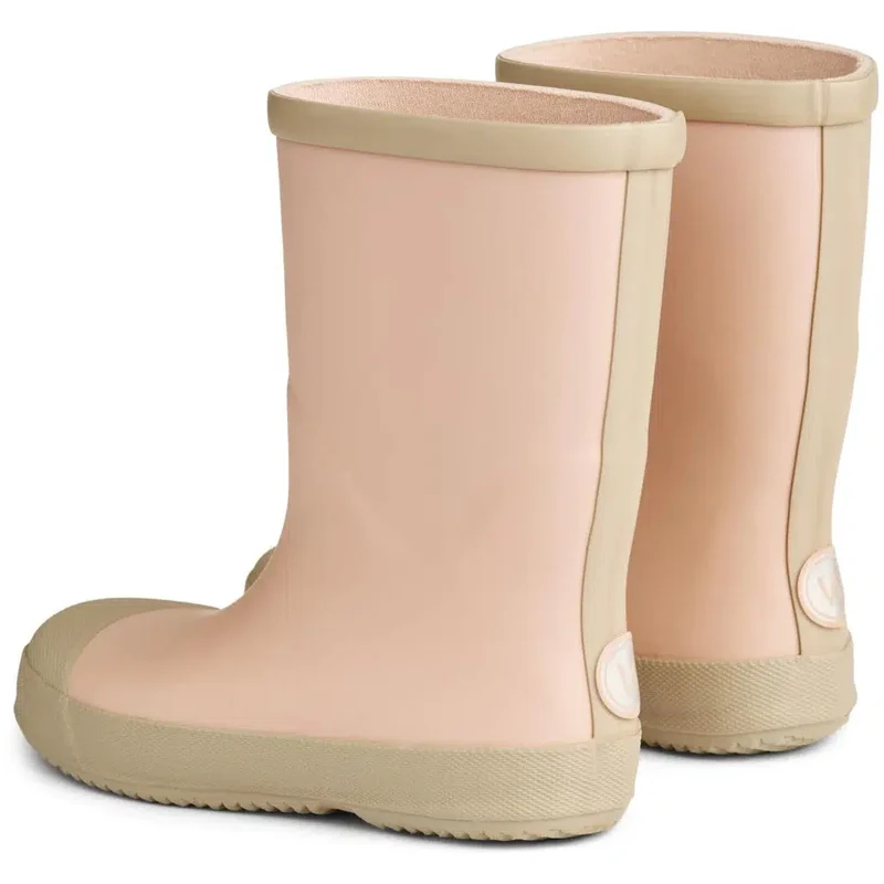 Weizen, schlammige Gummistiefel – Rosenstaub
