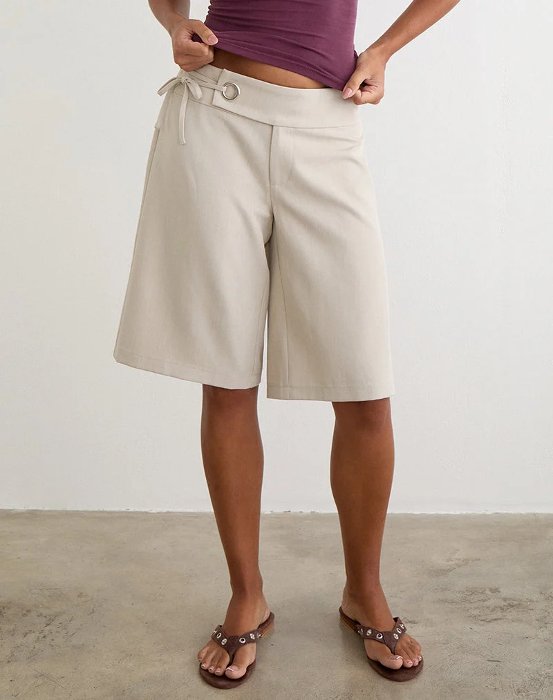 Tora Longline-Shorts mit Bindeband in der Farbe „Tailoring Stone“