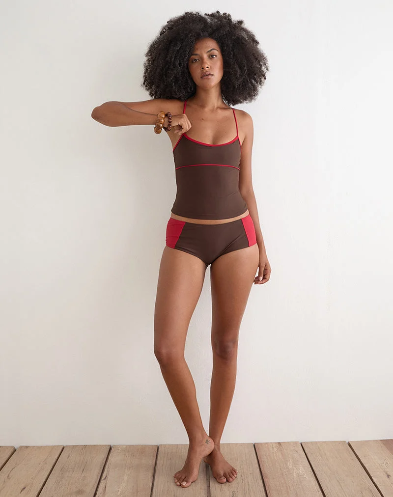 Avilina-Badeshorts in Braun mit rotem Randstreifen