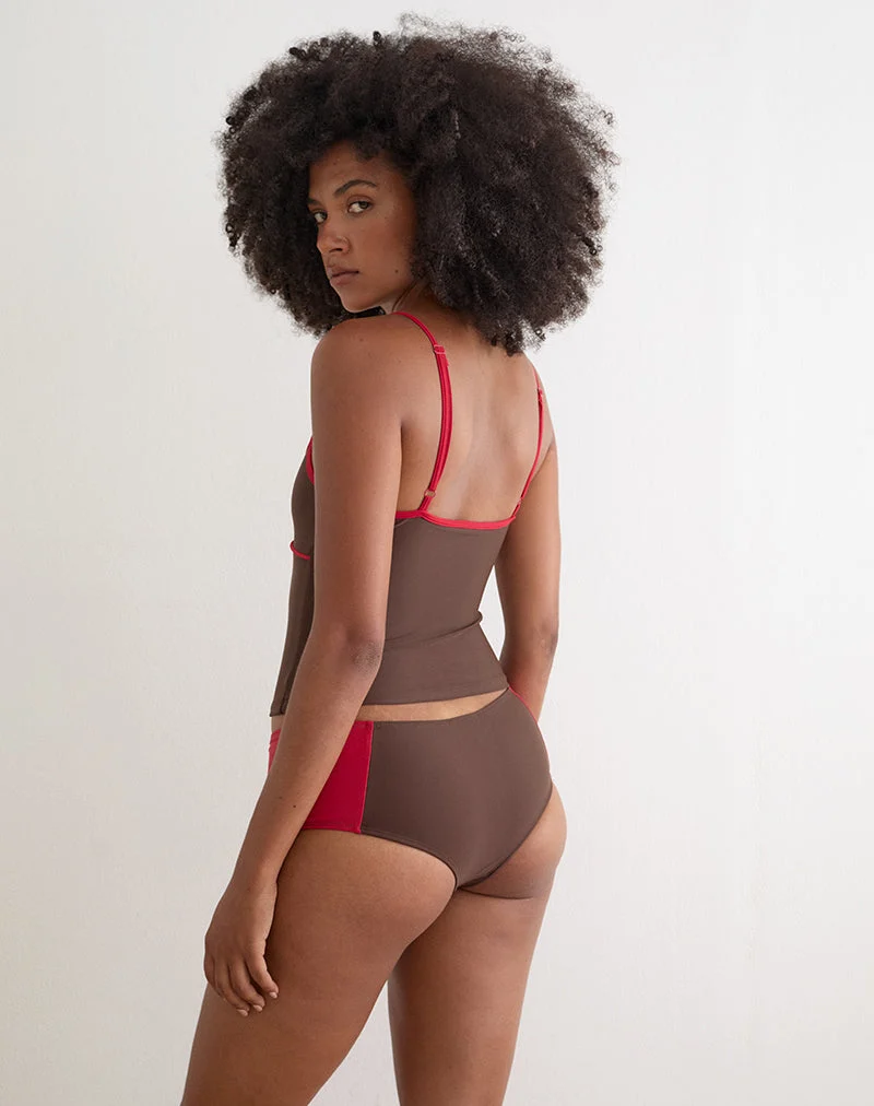 Avilina-Badeshorts in Braun mit rotem Randstreifen