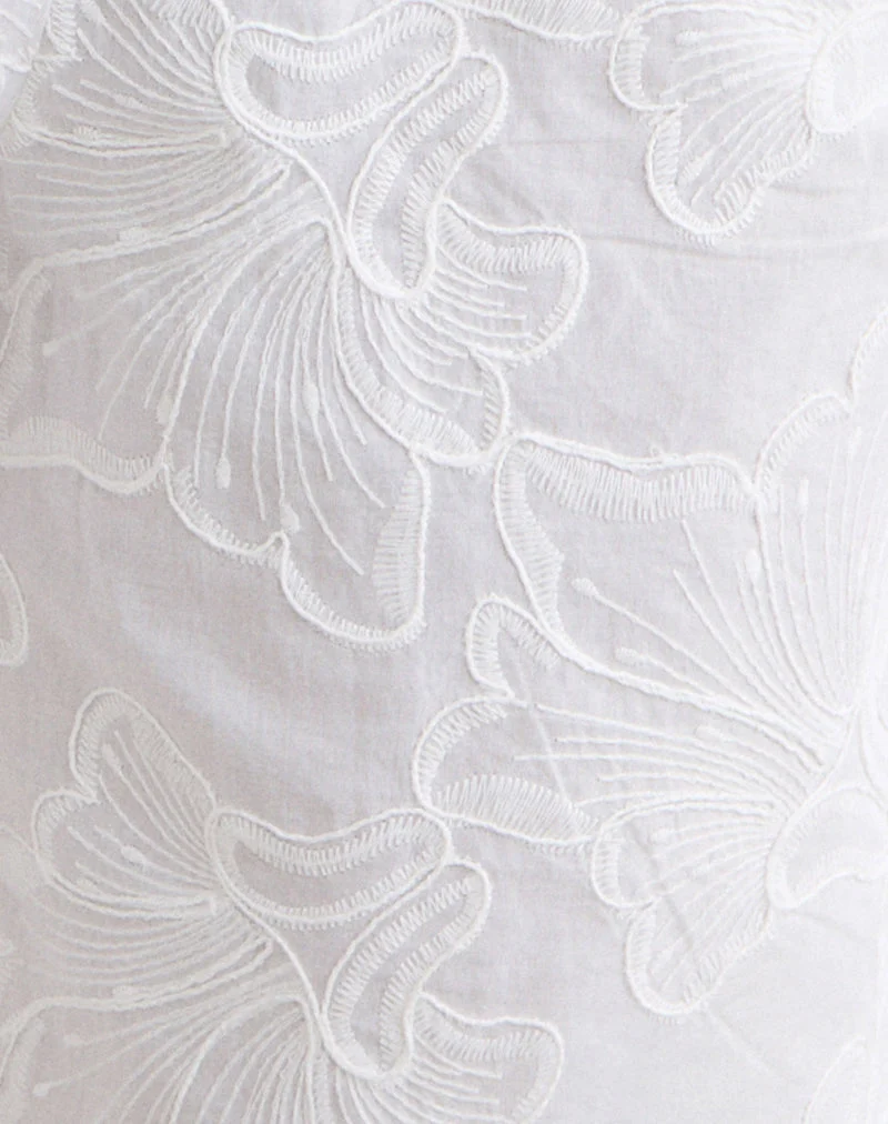 Ennea Longline-Shorts in „Broderie White“