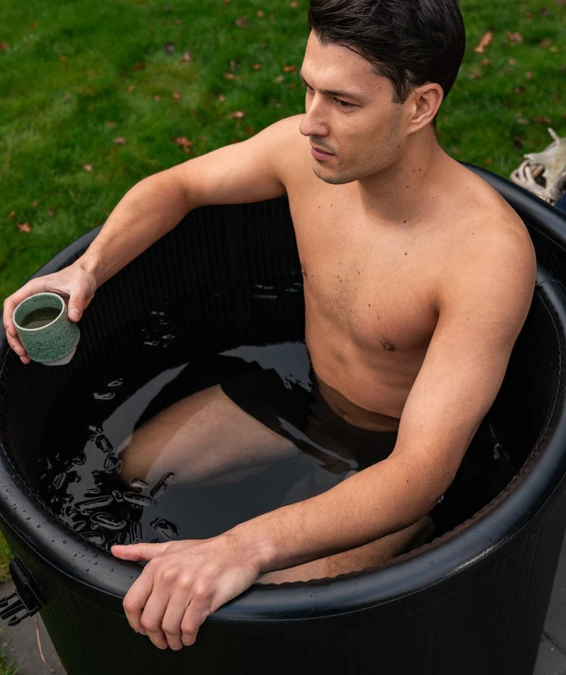Paketangebot: Watery Deluxe aufblasbare Eiswanne mit Kühlsystem