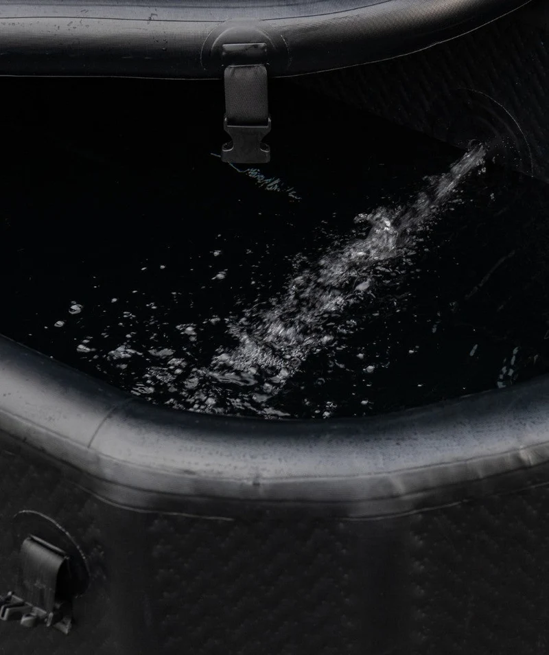 Paketangebot: Watery Ace aufblasbare Eiswanne mit Kühlsystem