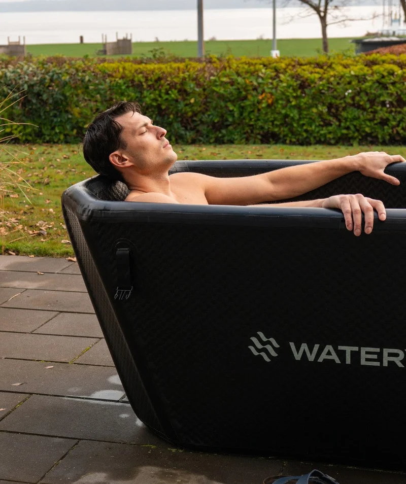 Paketangebot: Watery Ace aufblasbare Eiswanne mit Kühlsystem