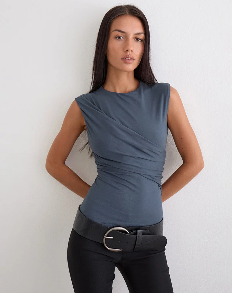 Otso Twist Wrap Top aus Rayon-Jersey in der Farbe „Ocean Storm“