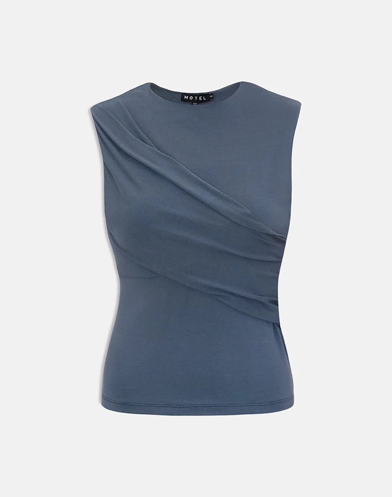 Otso Twist Wrap Top aus Rayon-Jersey in der Farbe „Ocean Storm“