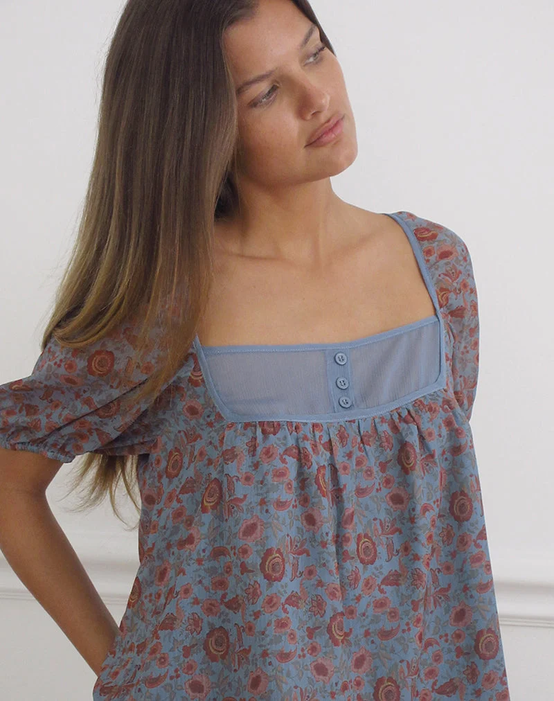 Sumire-Oberteil aus Chiffon in der Farbe „Shadow Blossom Blue“