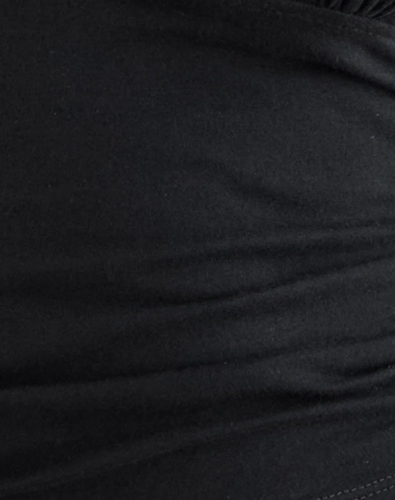 Cosmo-Top mit Neckholder-Ausschnitt in Schwarz mit verspielter Blumenstickerei