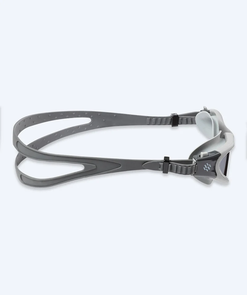 Watery Schwimmbrille für Freizeitschwimmer - Raven Active - Grau (Smoke Scheiben)