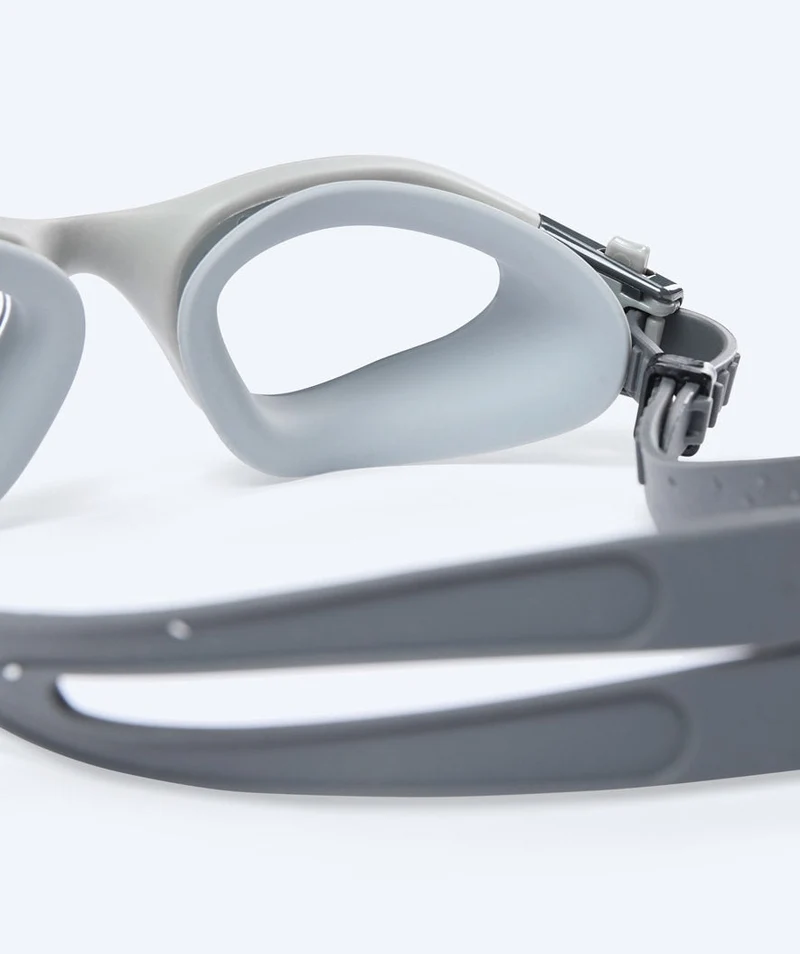 Watery Schwimmbrille für Freizeitschwimmer - Raven Active - Grau/Klar