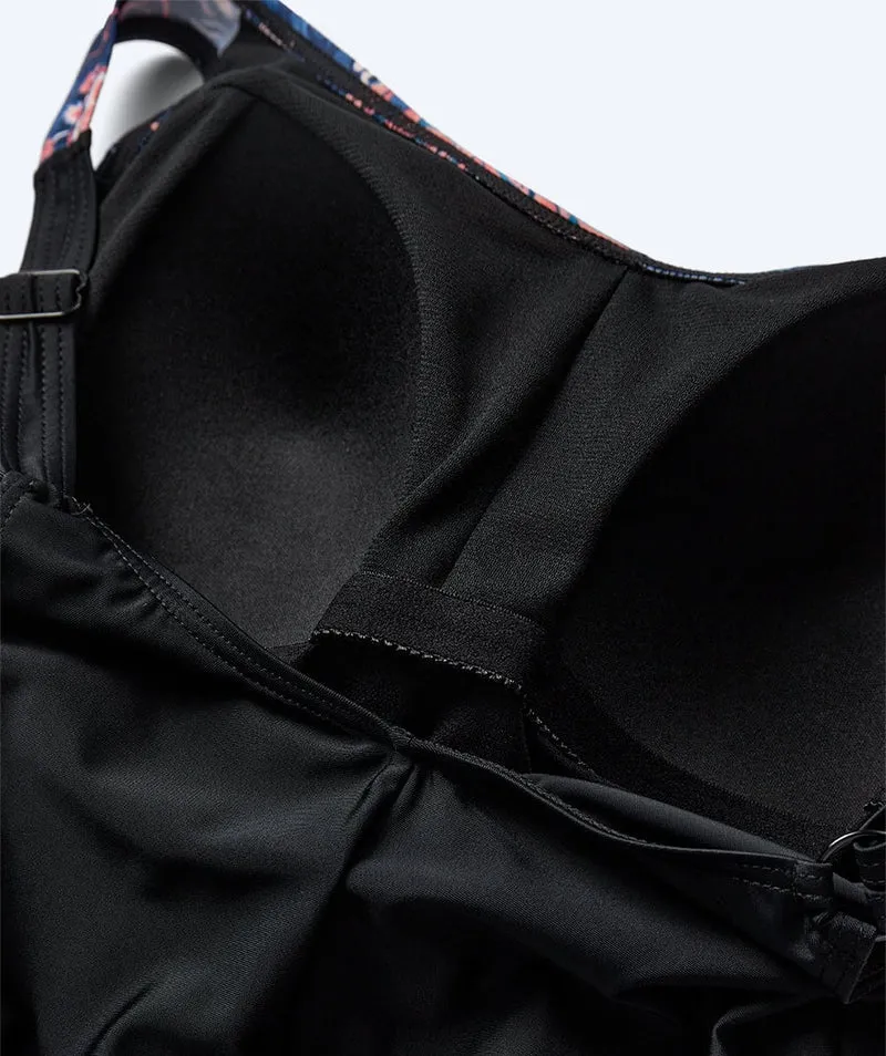 Watery Badeanzug mit Blumen für Damen in Plus Size - Vale - Schwarz/Lila