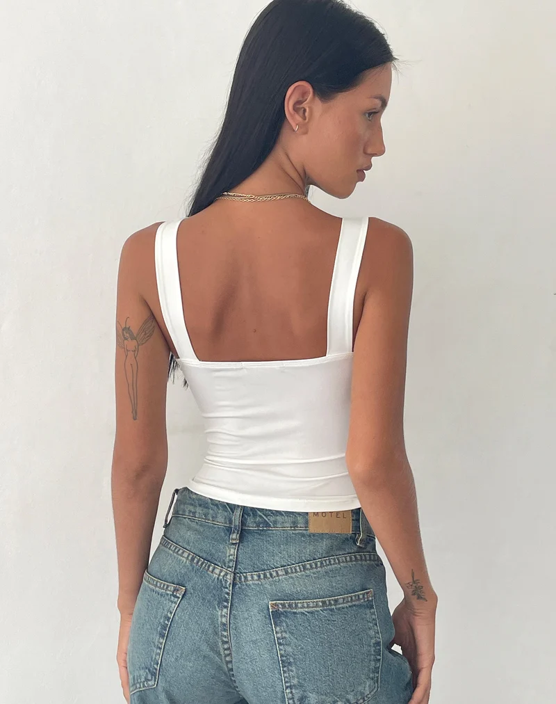Ulani Crop Top in Elfenbein