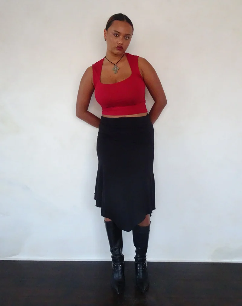 Jinsu Crop Top in Adrenalin Rot
