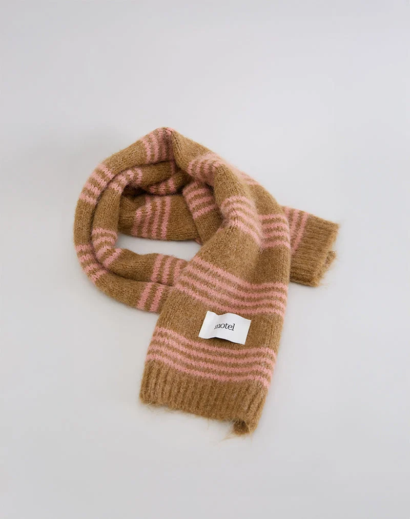 Schal aus rosa gestrickter, gebürsteter Wolle