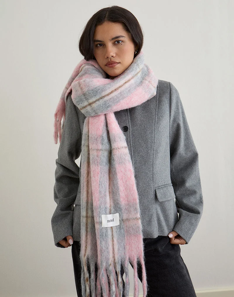 Schal aus gebürstetem Strick mit rosa Karo