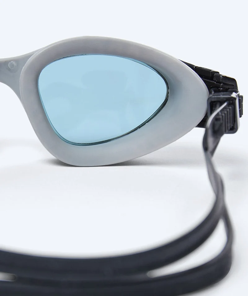 Watery Schwimmbrille für Freizeitschwimmer - Kelvin Active - Grau (Smoke Scheiben)