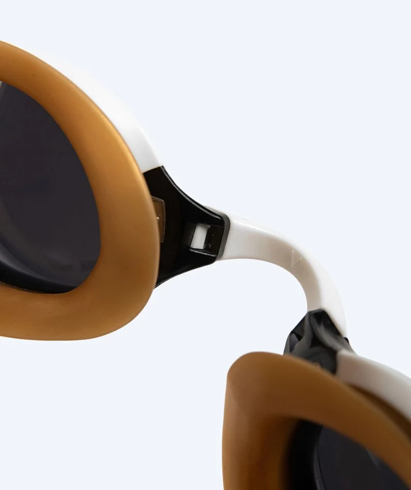 Arena Schwimmbrille - Cobra Edge SWIPE - Weiß/Gold (Smoke Scheiben)