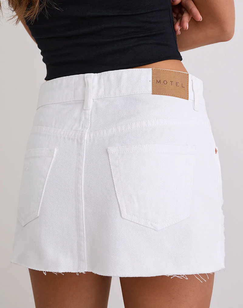 Zerrissener Denim-Minirock mit rohem Saum in True White