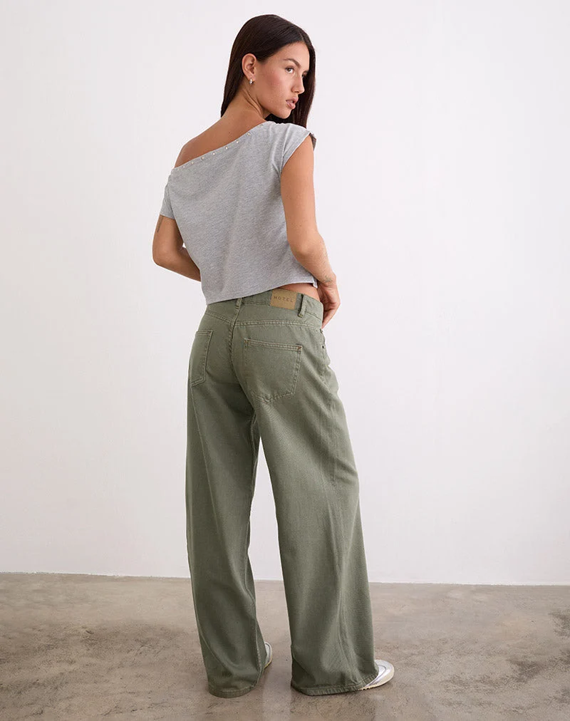 Niedrig geschnittene, geräumige Jeans in Ferngrün