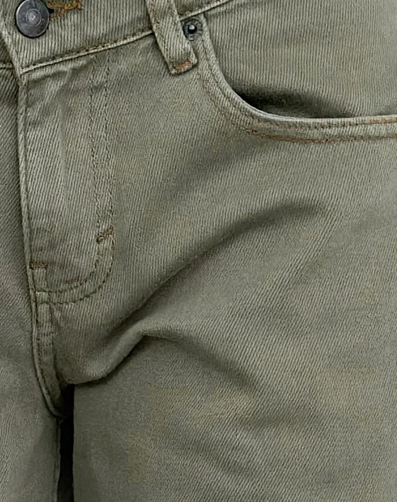 Niedrig geschnittene, geräumige Jeans in Ferngrün