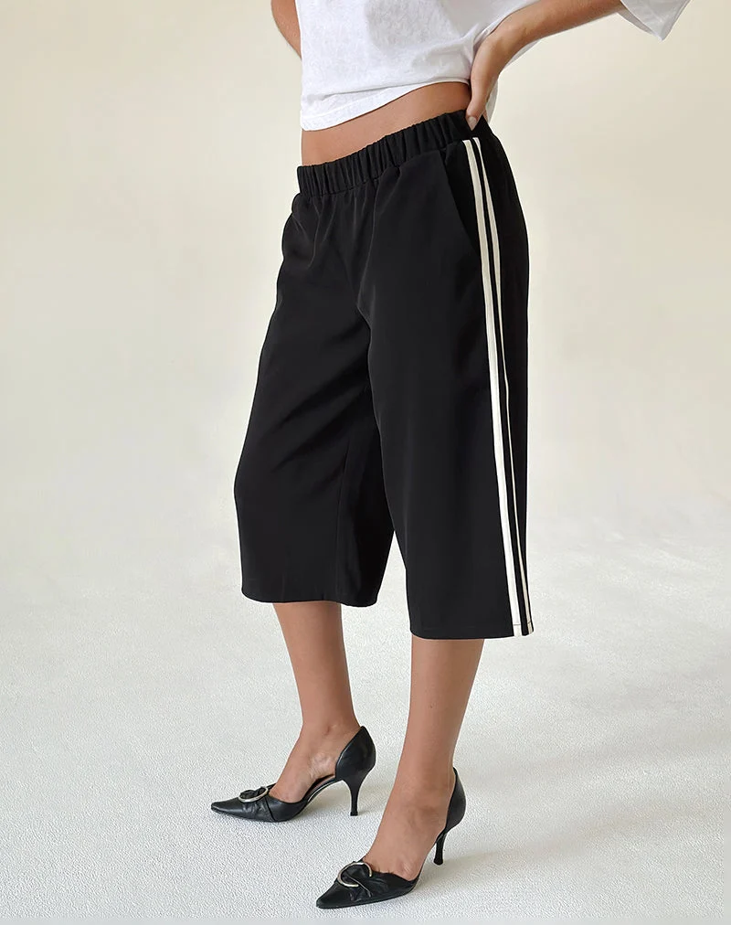 Benno Shorts in Schwarz mit weißen Seitenstreifen