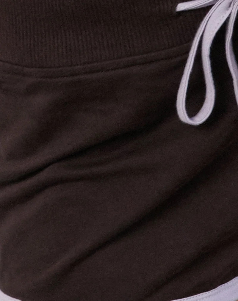 Resata Runner Shorts in Bitter Chocolate mit violetter Bindung