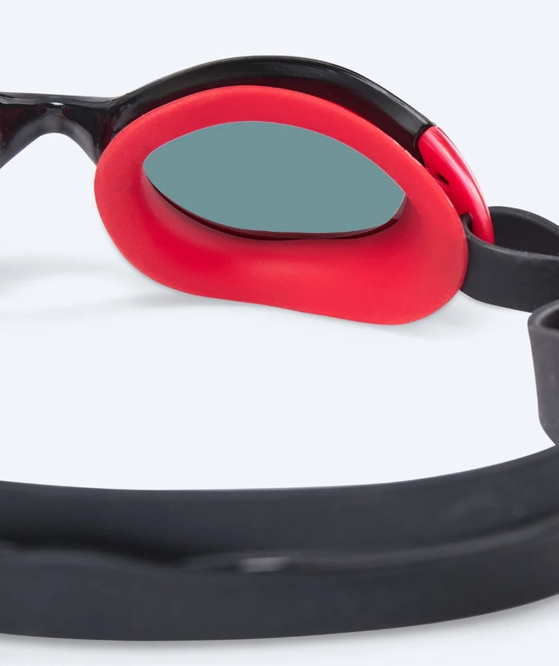 Watery Schwimmbrille für Kinder - Wade Active - Schwarz/Rot (Smoke Scheiben)