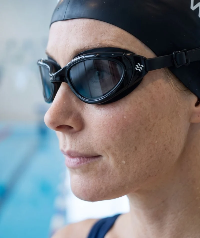 Watery Schwimmbrille für Freizeitschwimmer - Wade Active - Schwarz (Smoke Scheiben)