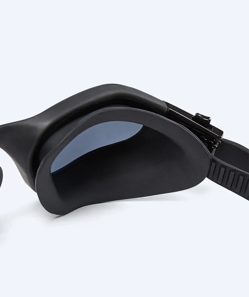 Watery Schwimmbrille für Freizeitschwimmer - Raven Active - Schwarz (Smoke Scheiben)